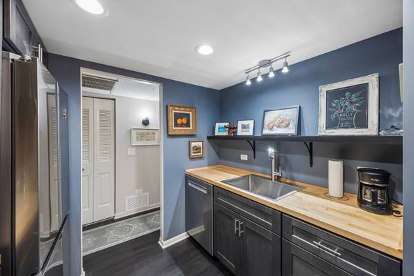 75 6TH AVE #108, La Grange, IL 60525