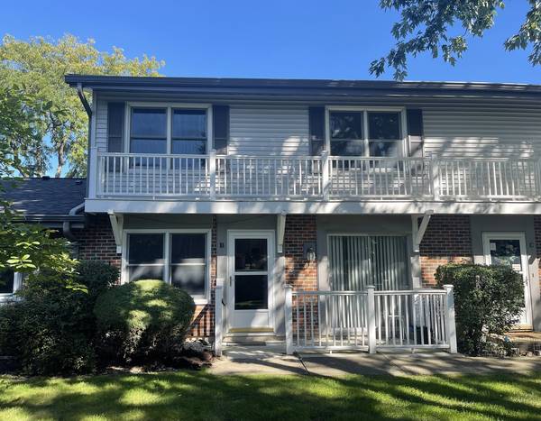 203 Emerson CT #B, Bloomingdale, IL 60108