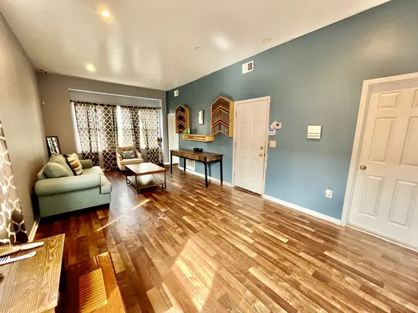 1641 N Mozart ST, Chicago, IL 60647