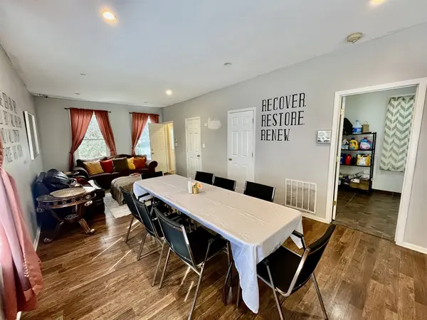 1641 N Mozart ST, Chicago, IL 60647