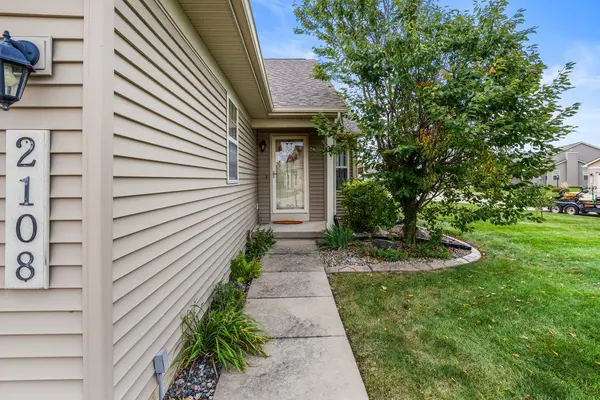 2108 S Stonebrooke CT, Urbana, IL 61802