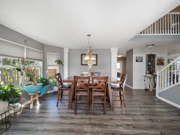 1766 Newbridge CIR, Elgin, IL 60123