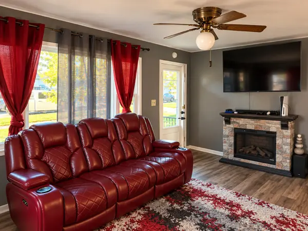 123 James ST, Montgomery, IL 60538