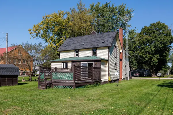 104 E 5th ST, Earl Park, IN 47942