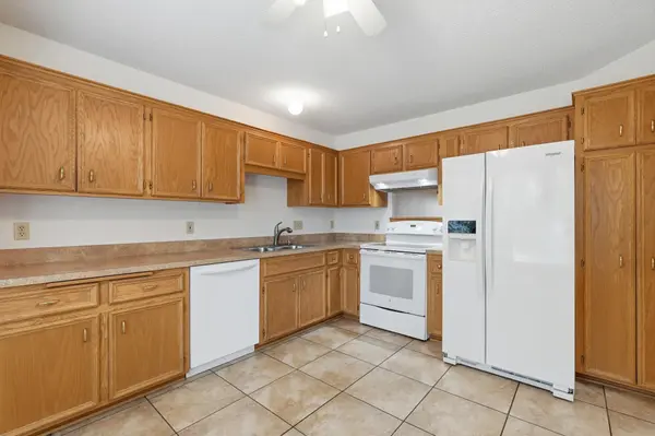 14111 Essex LN, Apple Valley, MN 55124