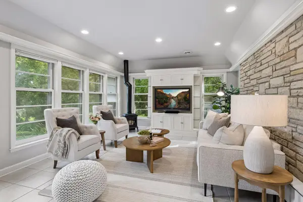 4808 Woodhill WAY, Edina, MN 55424