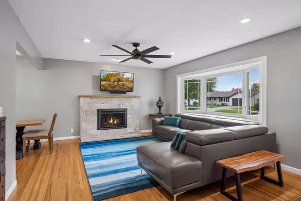 7611 Kiowa AVE, Chanhassen, MN 55317