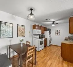 4 Pine Tree DR #212, Arden Hills, MN 55112