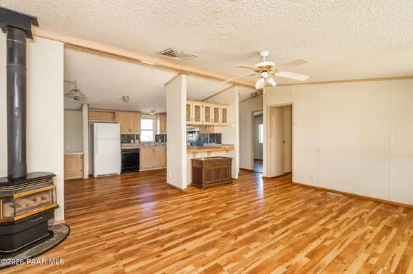 13517 S Bob White PL, Mayer, AZ 86333