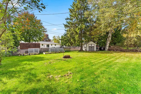 1575 FOREST GLEN DR, Green Bay, WI 54304-2944