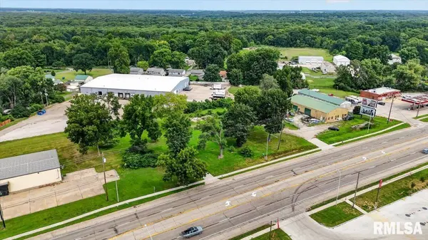 3945 PEORIA RD, Springfield, IL 62702