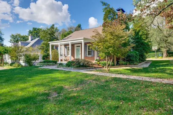 226 Woodmont Cir, Nashville, TN 37205