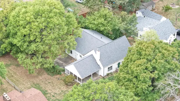 518 W College ST, Aurora, MO 65605