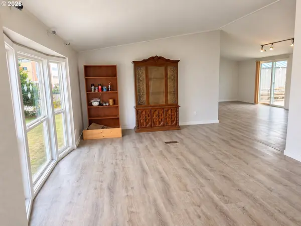 94255 4TH ST, Gold Beach, OR 97444