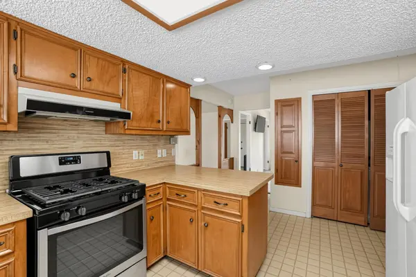 1419 W San Antonio ST, Lockhart, TX 78644
