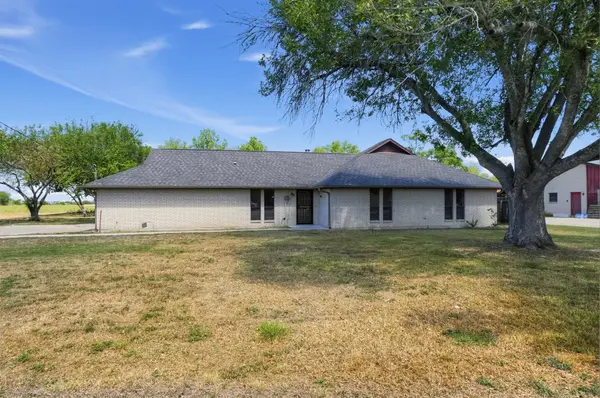 1419 W San Antonio ST, Lockhart, TX 78644