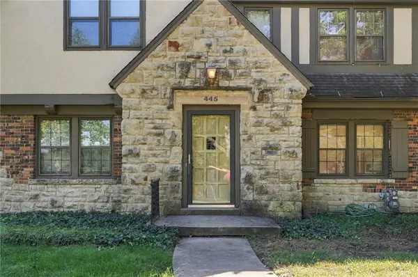 445 W 66th TER, Kansas City, MO 64113