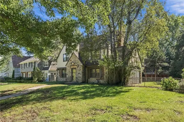 445 W 66th TER, Kansas City, MO 64113