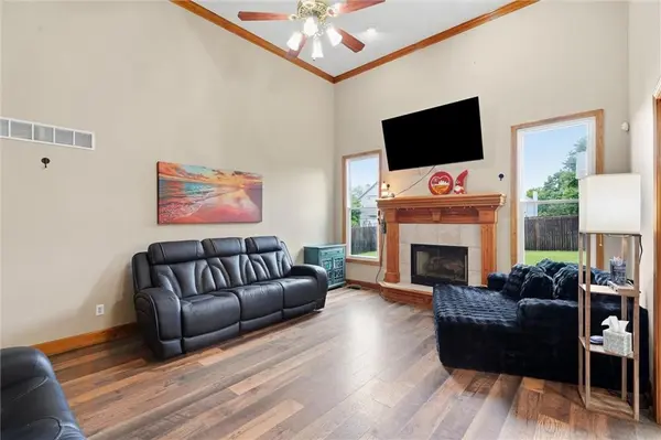 1516 Wrangler WAY, Raymore, MO 64083
