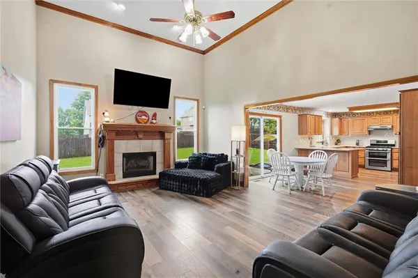 1516 Wrangler WAY, Raymore, MO 64083