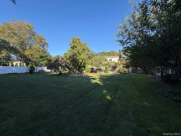2338 Locust AVE, Ronkonkoma, NY 11779