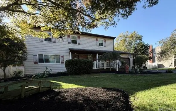 2338 Locust AVE, Ronkonkoma, NY 11779