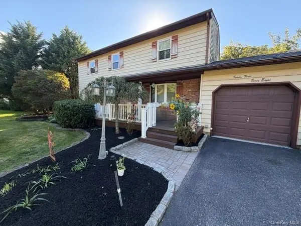 2338 Locust AVE, Ronkonkoma, NY 11779