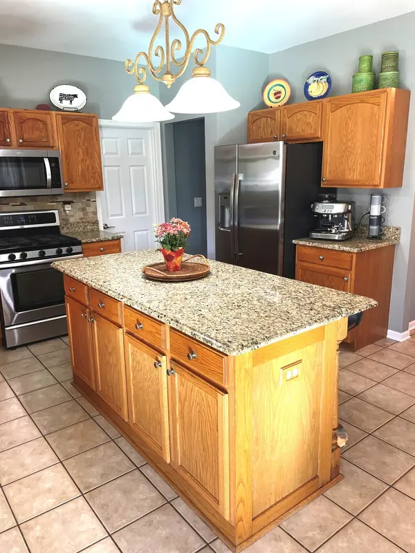 425 Lennox DR, Oswego, IL 60543