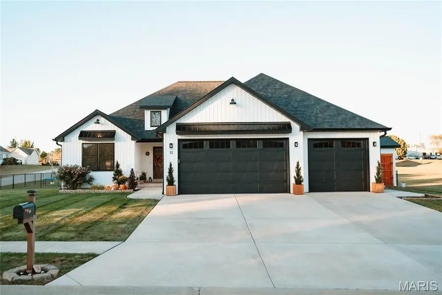 11 White Birch CT, Troy, MO 63379