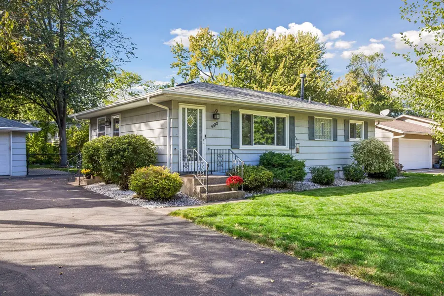 4333 Diamond DR, Eagan, MN 55122