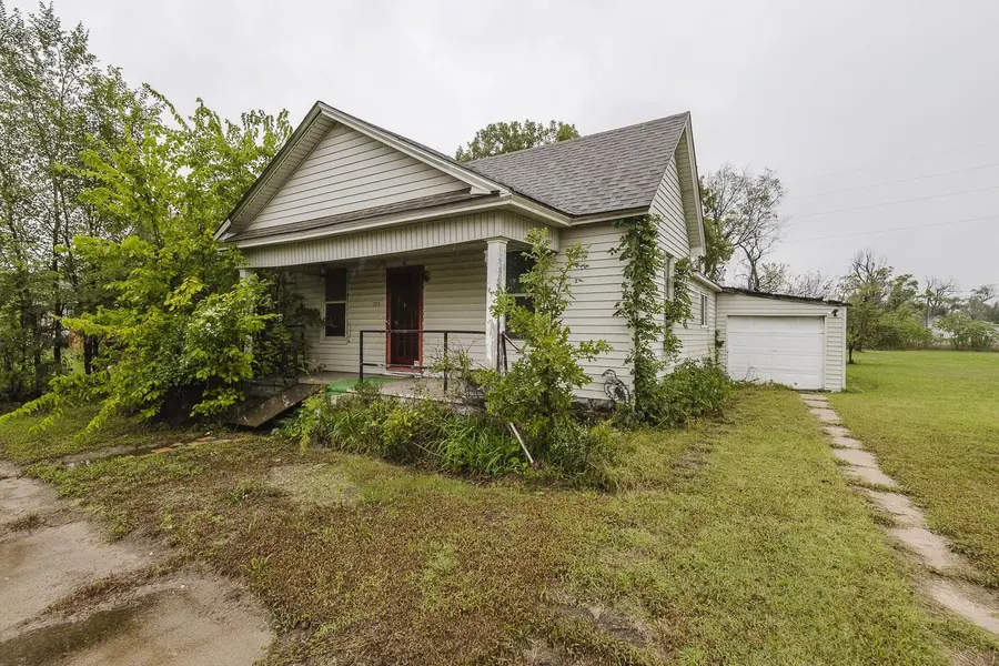725 W 1st, Hutchinson, KS 67501