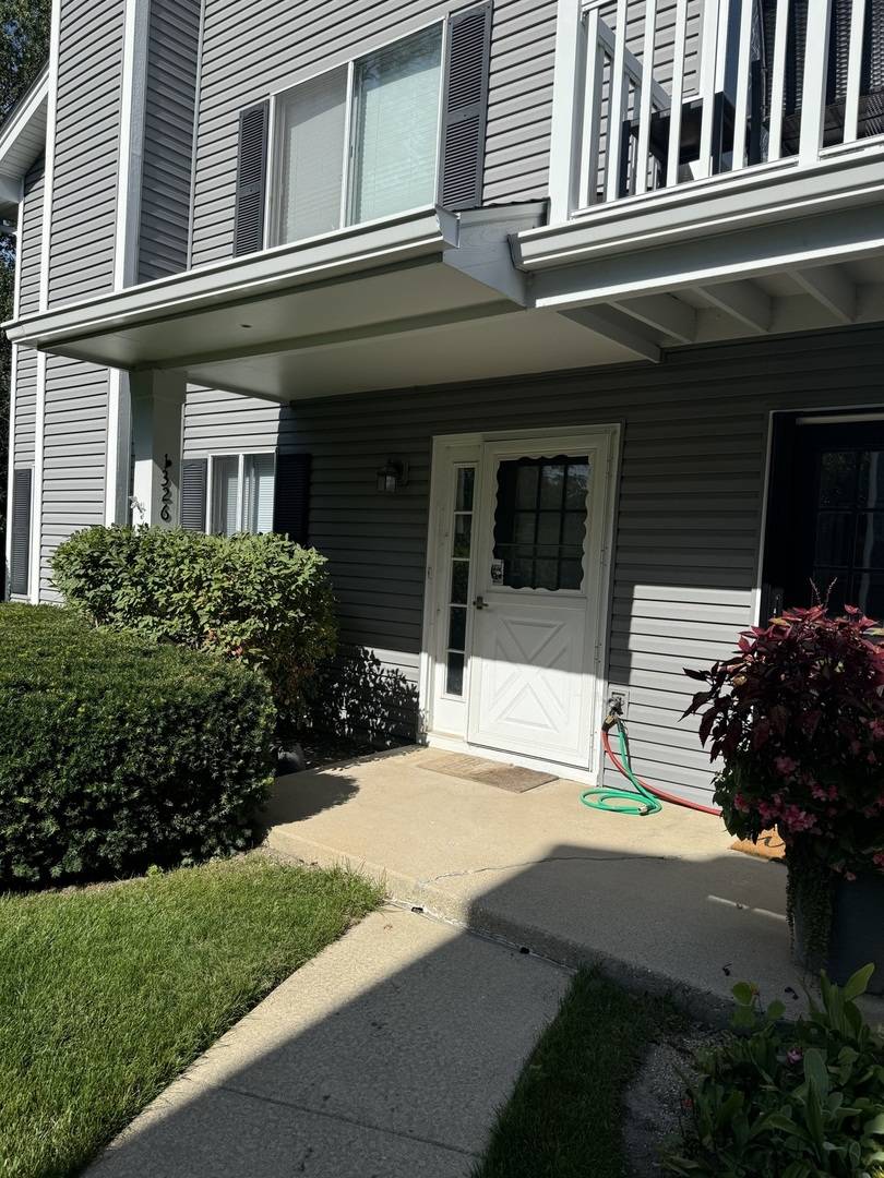 1326 Barclay LN, Deerfield, IL 60015