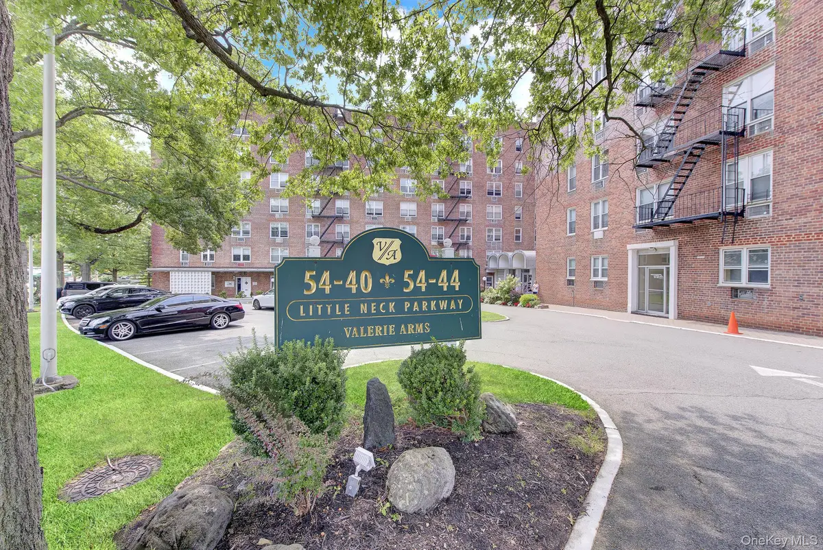54-40 Little Neck Pkwy #6M, Little Neck, NY 11362