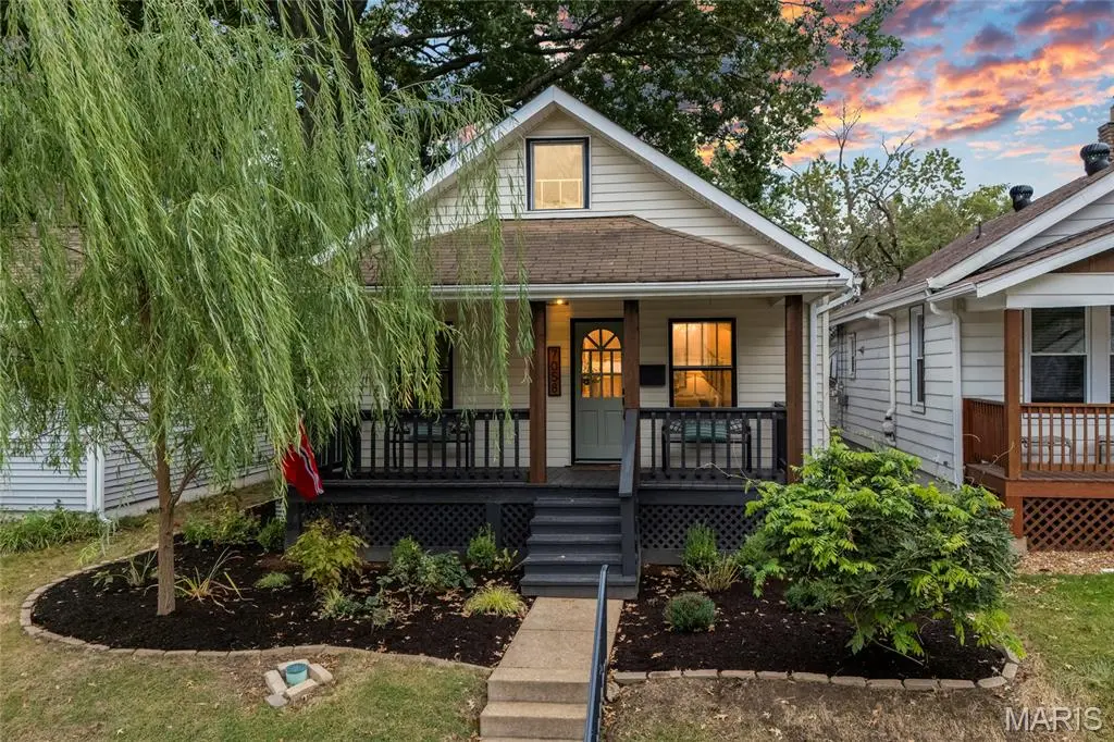 7058 Sutherland AVE, St Louis, MO 63109