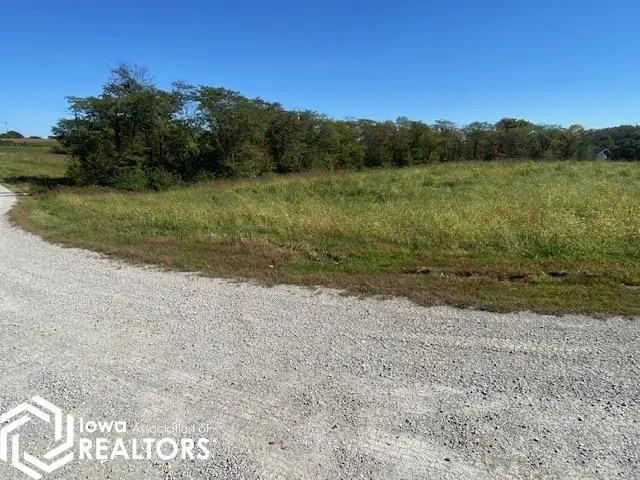 1689 Pin Oaks LN, Mount Pleasant, IA 52641