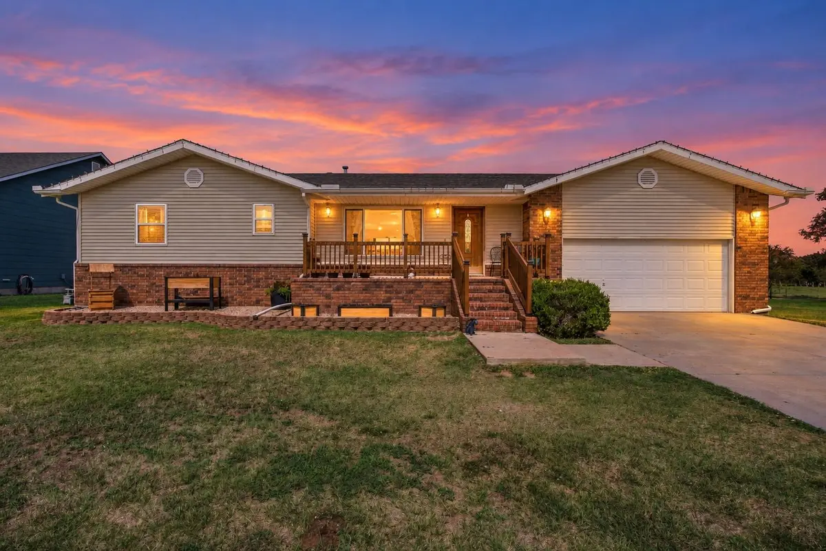 806 W Goldie St, Conway Springs, KS 67031
