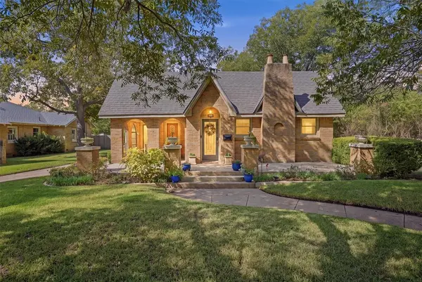 704 Forrest Avenue, Cleburne, TX 76033