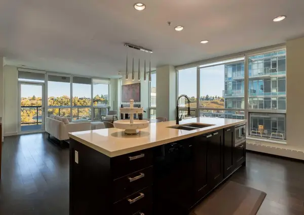 222 Riverfront AVE SW #913, Calgary, AB T2P0W3