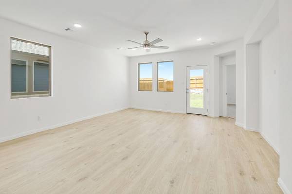 210 Hornet ST, Elgin, TX 78621