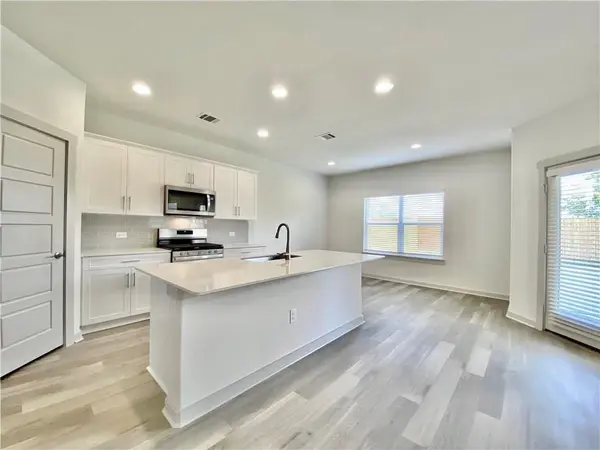 1001 Winnsboro LOOP, Round Rock, TX 78664