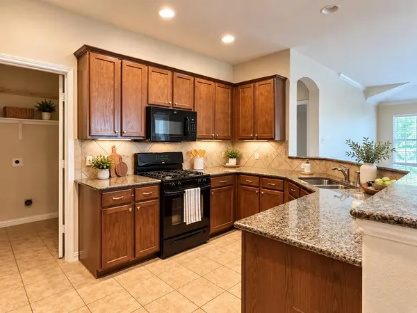 155 Birdwell LN, Buda, TX 78610