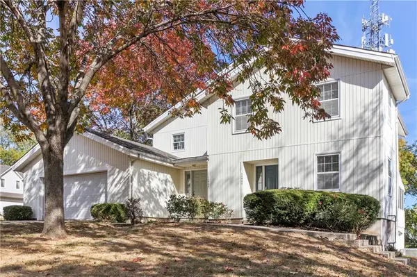 11921 Goodman ST, Overland Park, KS 66213