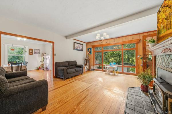45 Oreco TER, Monroe, NY 10950
