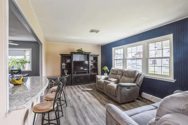 35 Norman DR, Bohemia, NY 11716