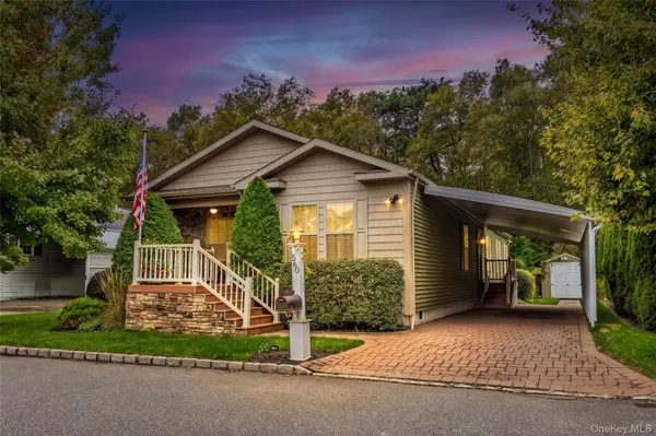1661 Old Country RD #560, Riverhead, NY 11901