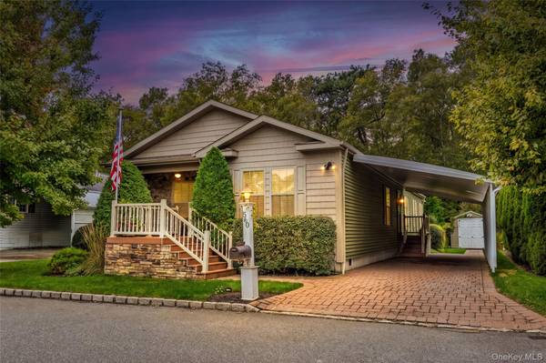1661 Old Country RD #560, Riverhead, NY 11901