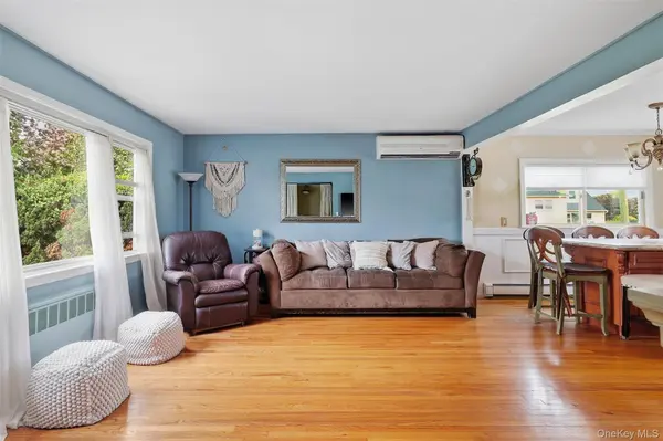 208 Island Pkwy, Island Park, NY 11558