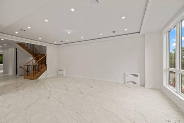 11 Lincoln ST #201, Spring Valley, NY 10977