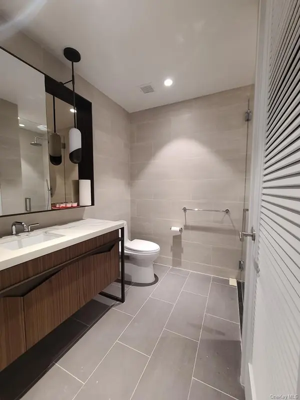 13327 39th AVE #6D, Flushing, NY 11354