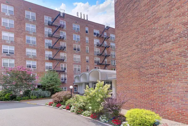54-40 Little Neck Pkwy #6M, Little Neck, NY 11362